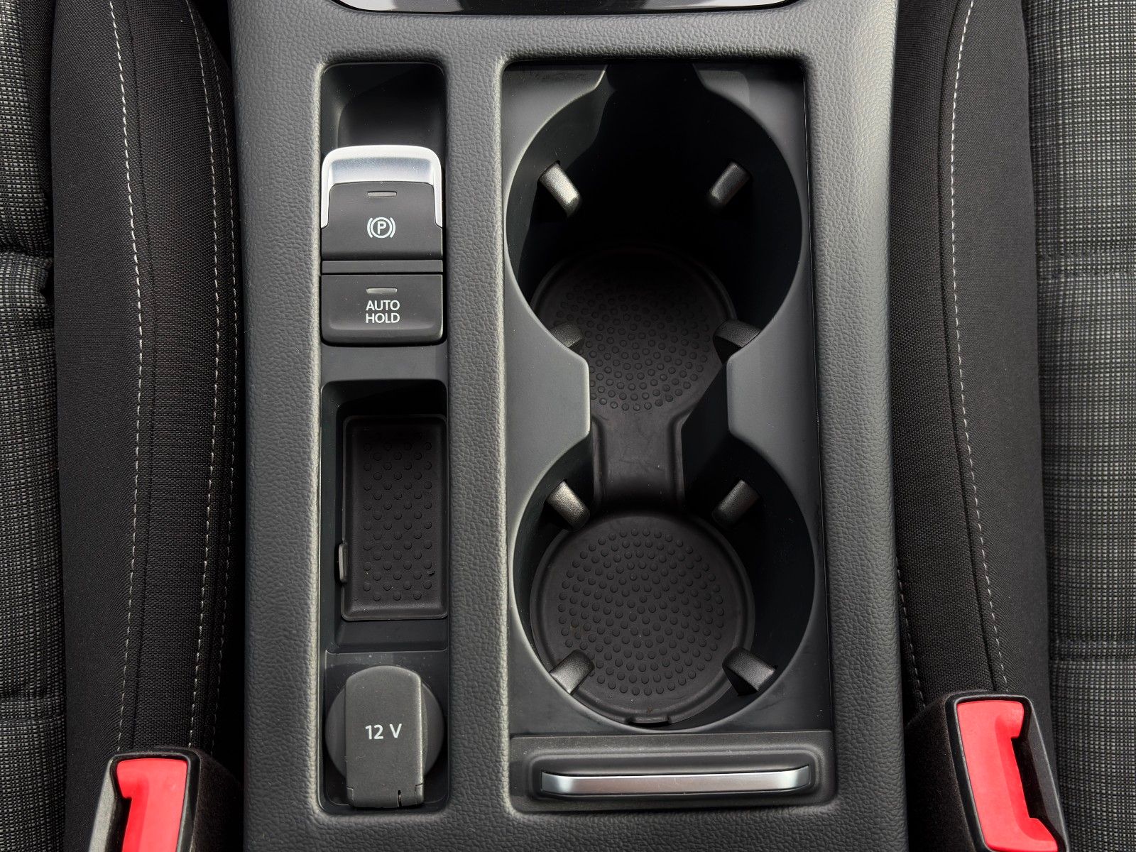 Fahrzeugabbildung Volkswagen Passat Variant 2.0 TSI Buisness Kamera LED ACC