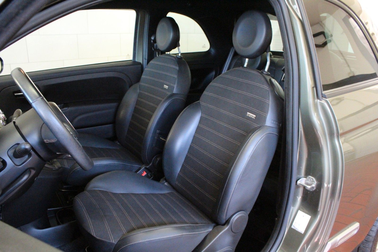 Fahrzeugabbildung Fiat 500 1.2 8V *Sonderedition by Diesel*