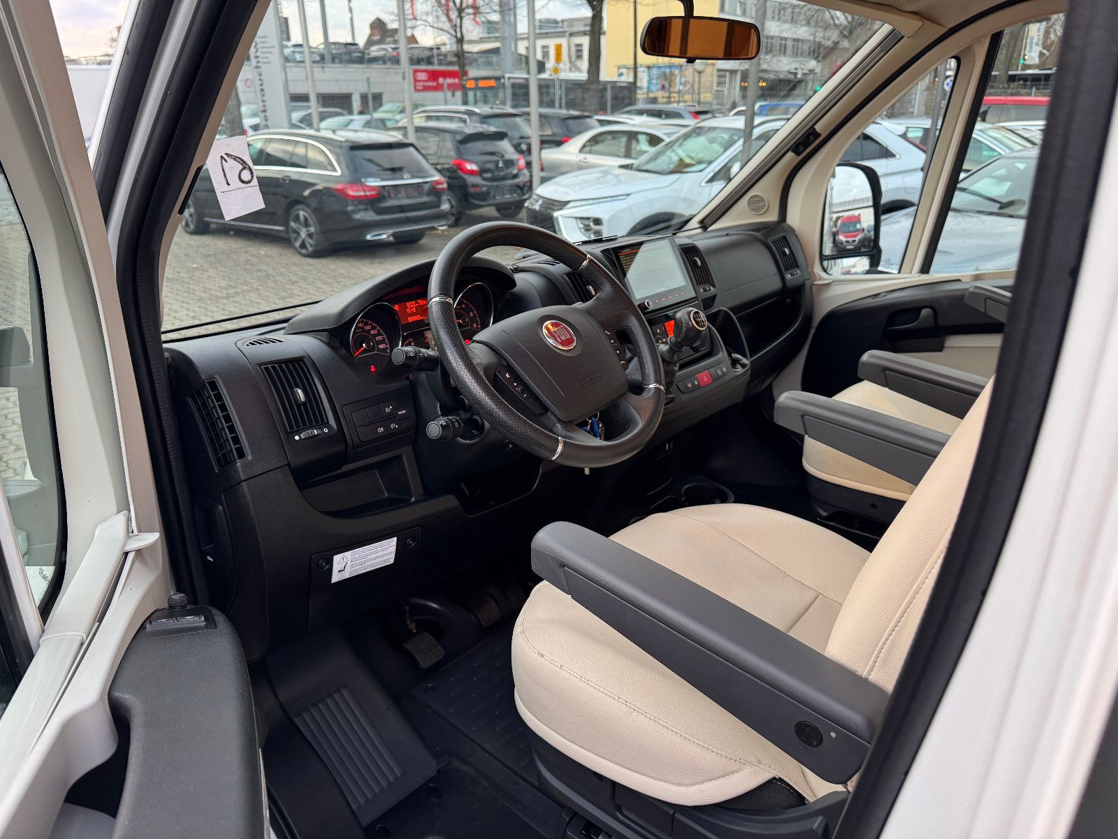 Fahrzeugabbildung Eura Mobil PROFILA RS 670 SB SAT HUBBETT LOUNGE PAKET LEDER