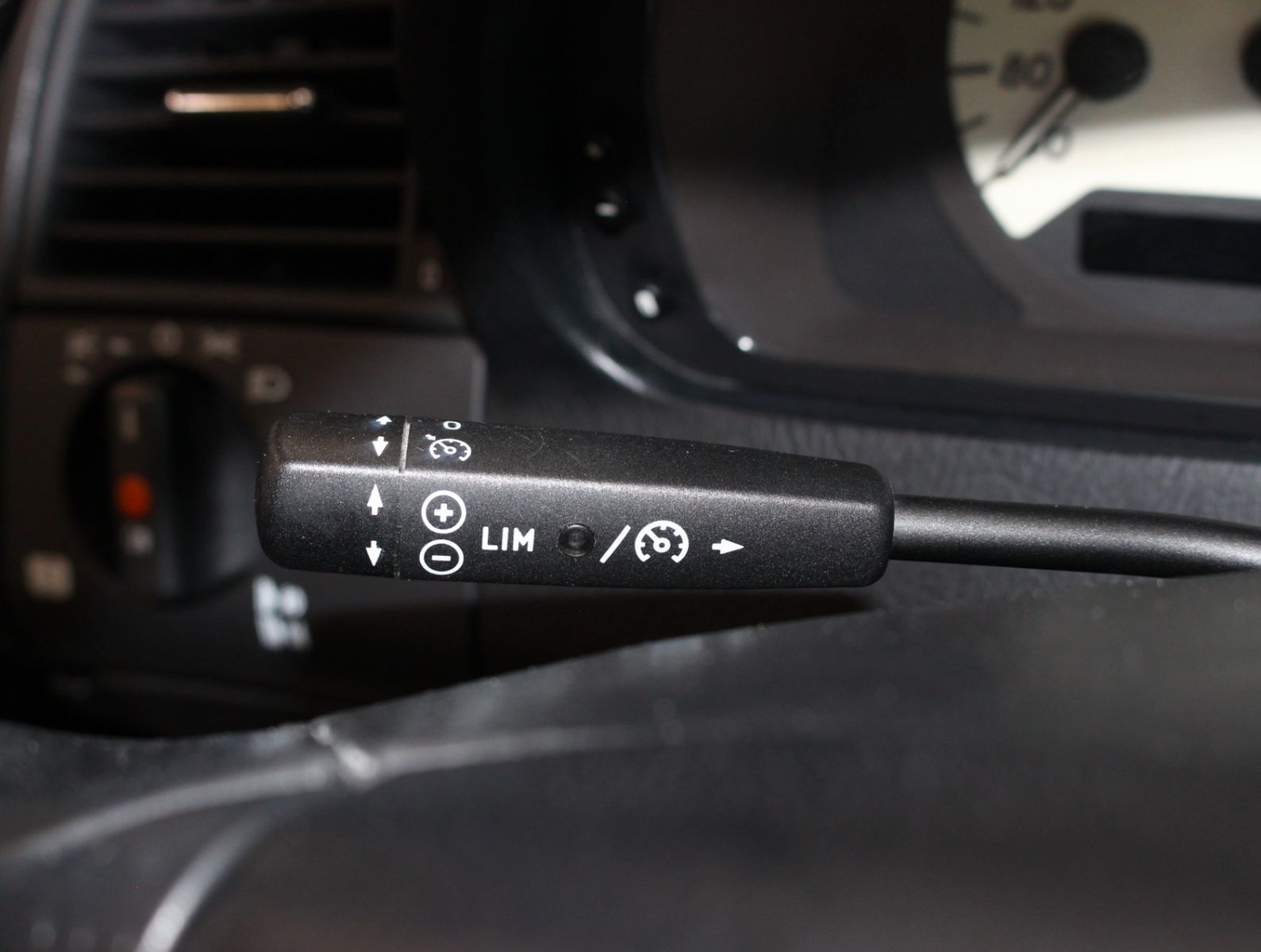 Fahrzeugabbildung Mercedes-Benz C 200 Sport Guter Pflegezustand+GSD+Xenon+Leder