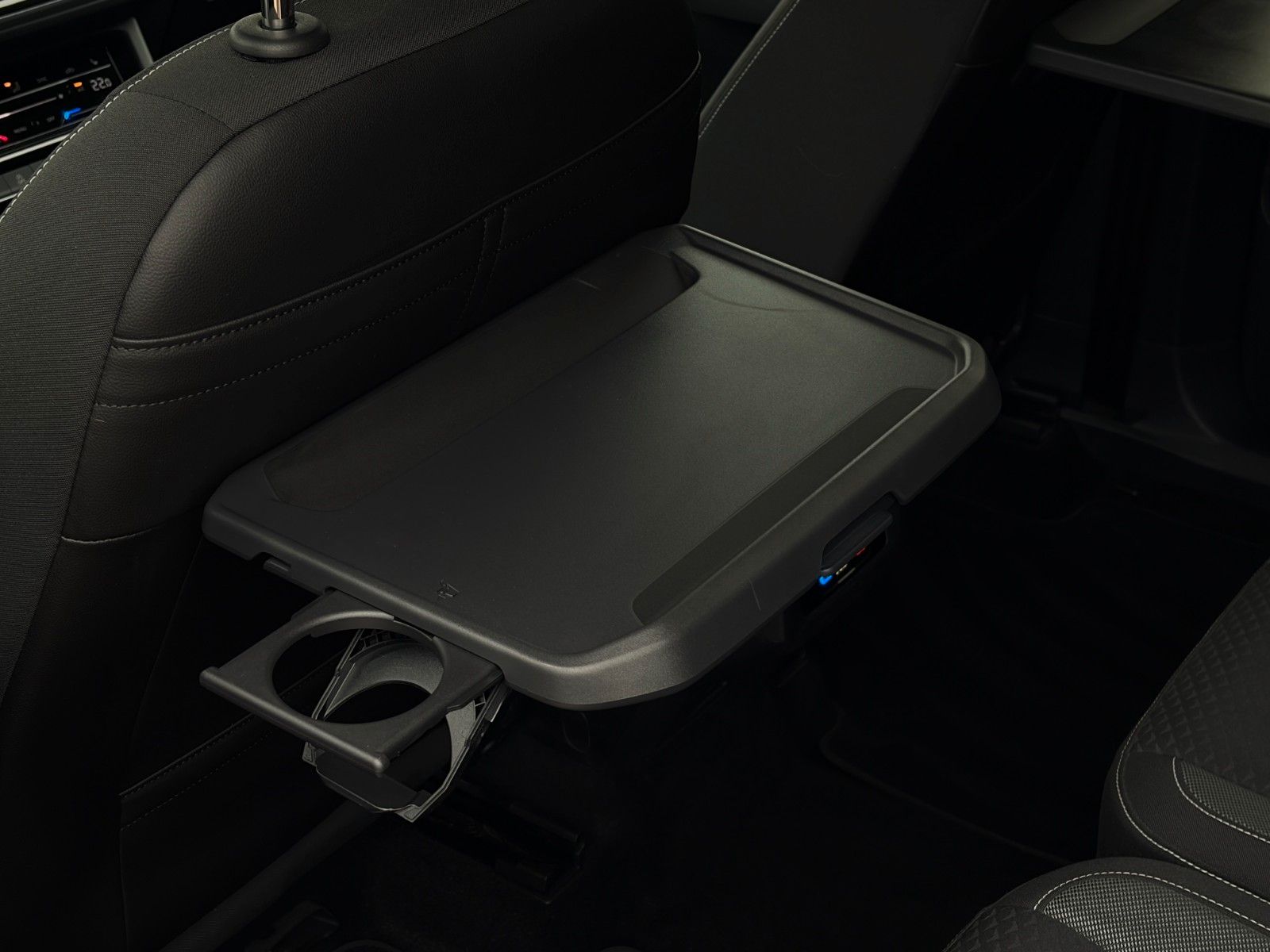 Fahrzeugabbildung Volkswagen Touran 1.5 TSI DSG Active Kamera ACC LED LHZ SHZ