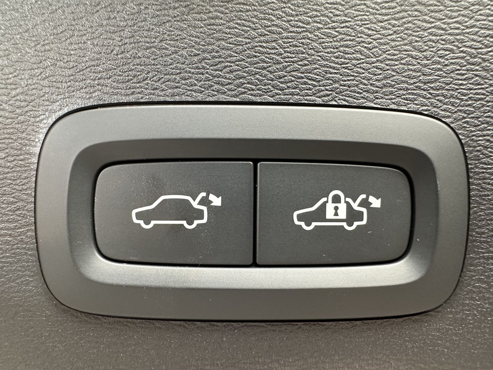 Fahrzeugabbildung Volvo XC40 T4 Recharge DKG Inscription NAV+LED+PANO+VC