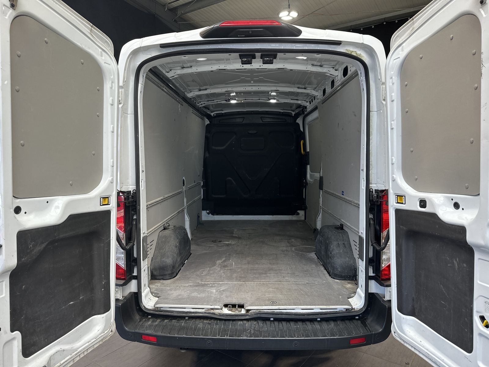 Fahrzeugabbildung Ford Transit 350 L3 NAV+KAMERA+CARPLAY+TEMPO+SHZ+1HD