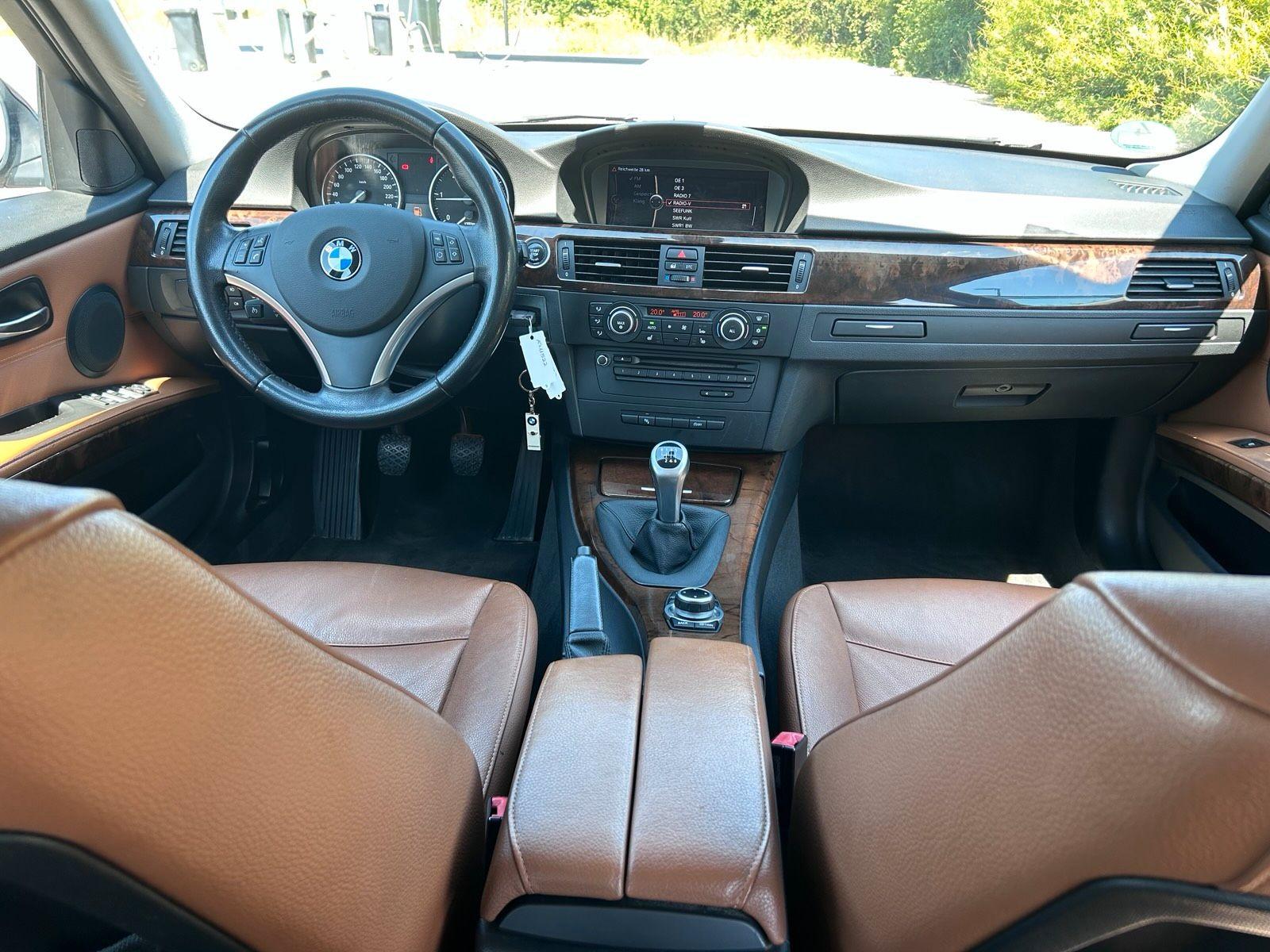 BMW 320 2010 — photo 10