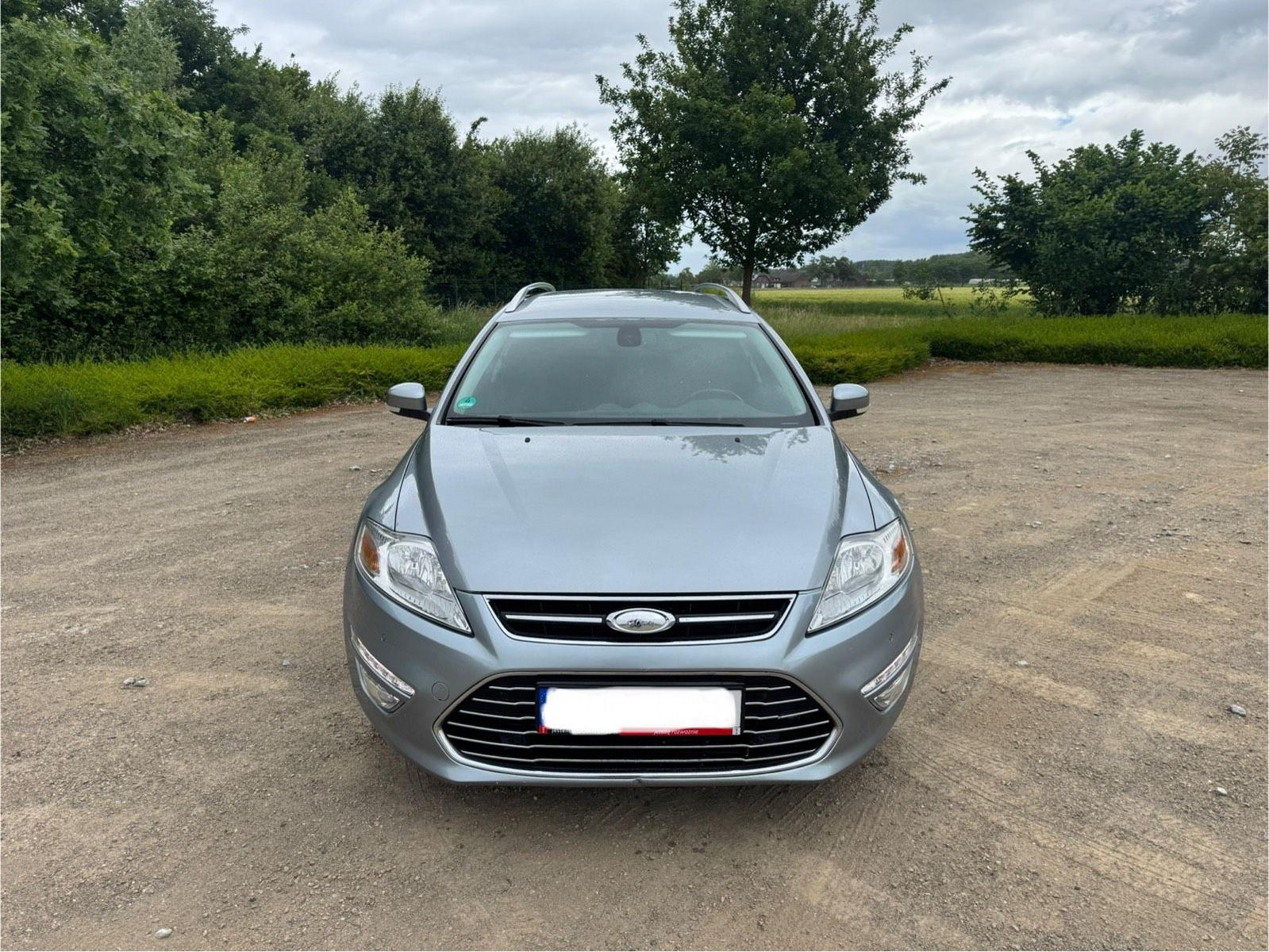 Ford Mondeo 2011 — вигляд ззаду