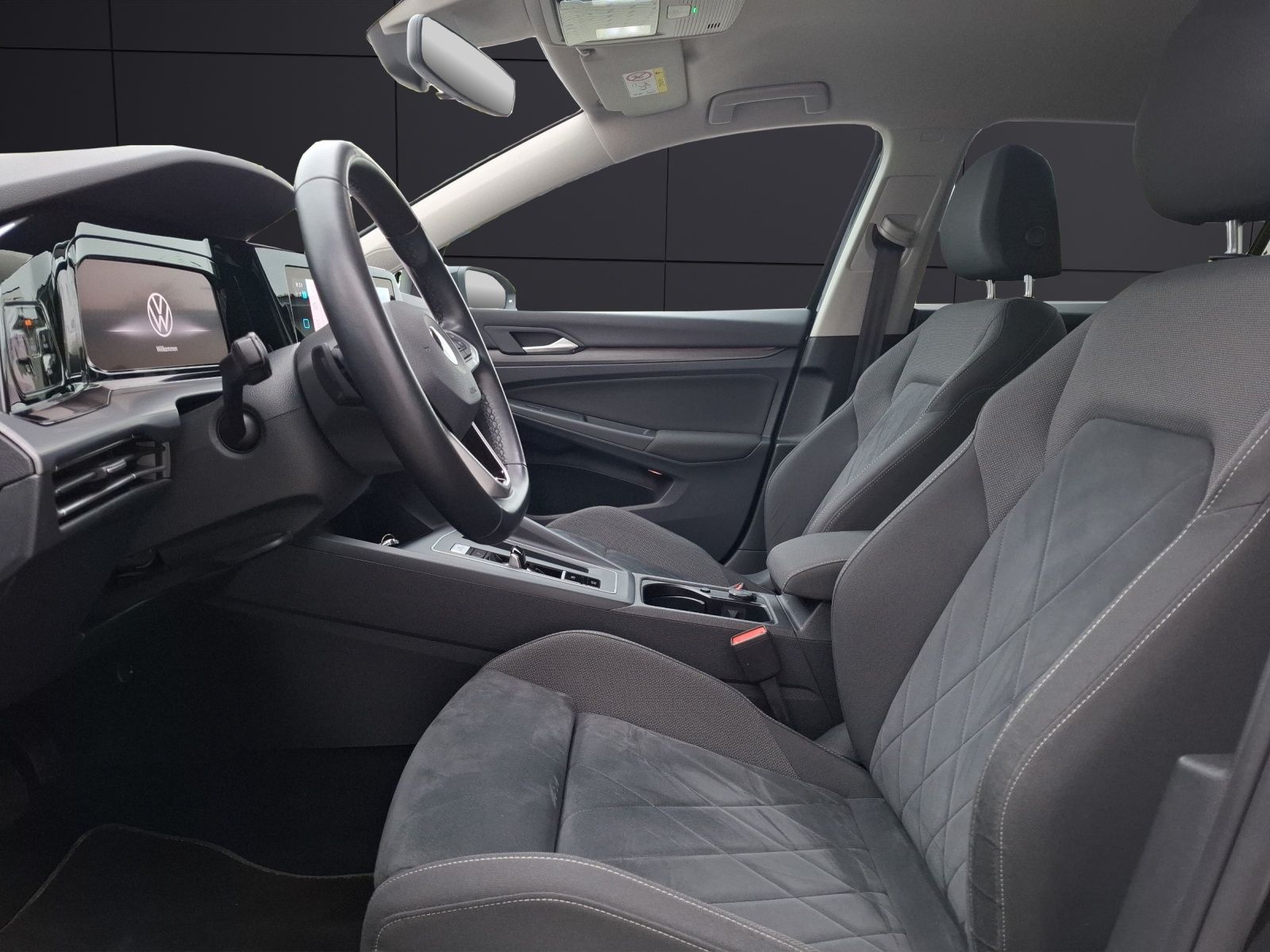 Fahrzeugabbildung Volkswagen Golf VIII Variant eTSI Style DSG LEDplus CarPlay