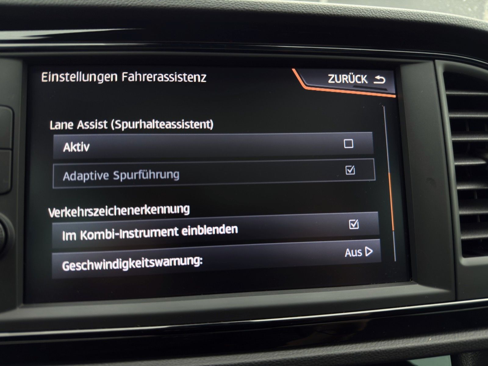 Fahrzeugabbildung SEAT LeonST Cupra*Pano*ACC*Soundsystem*Carplay*Allrad