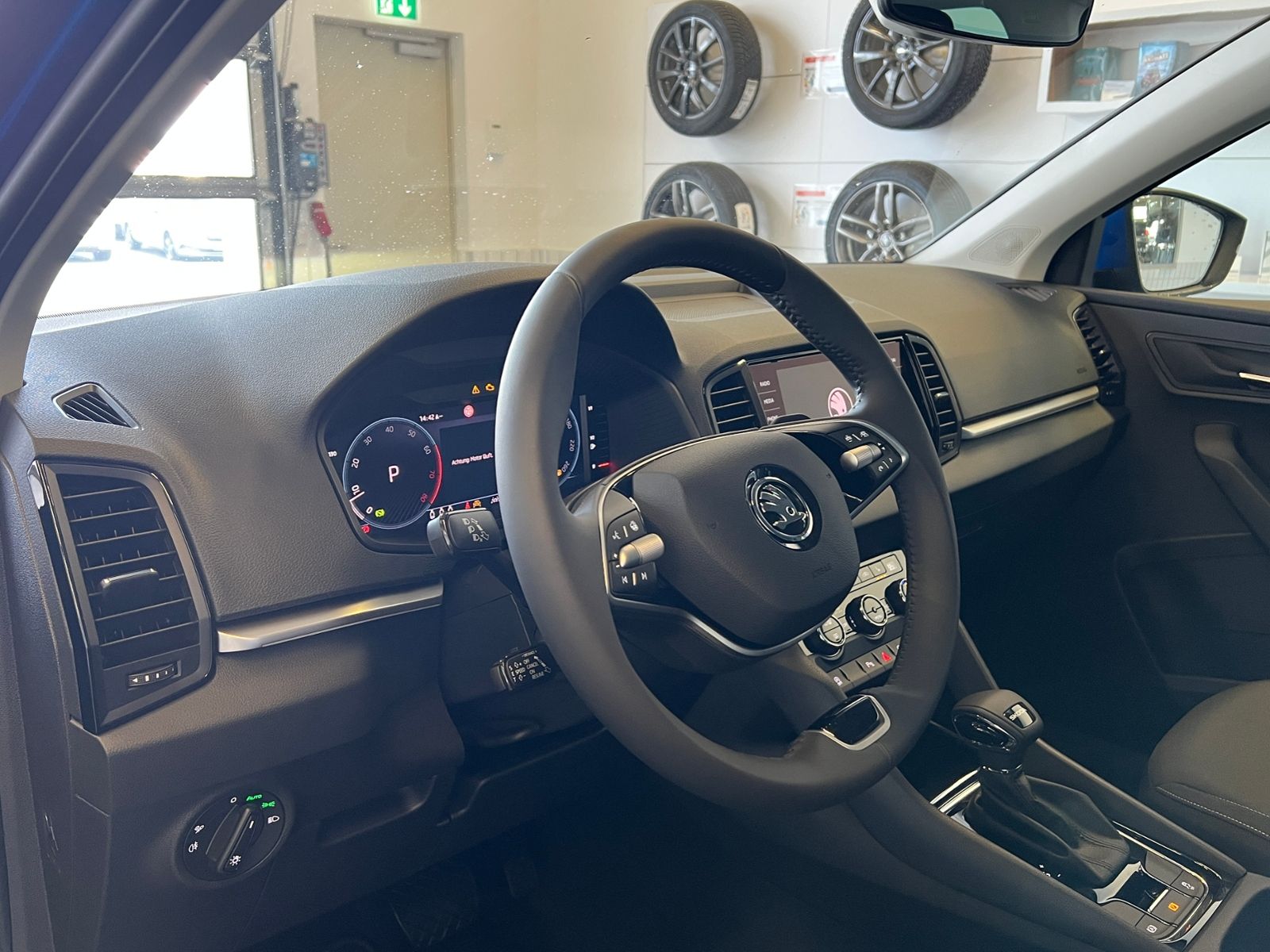 Fahrzeugabbildung SKODA Karoq DRIVE 1.5 TSI DSG *AHK, ACC, LED, Virtual
