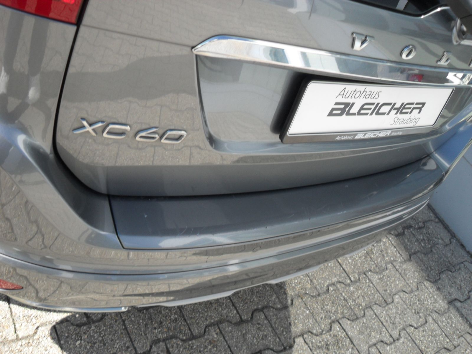 Fahrzeugabbildung Volvo XC 60 2.0 Automatik - Momentum 2WD