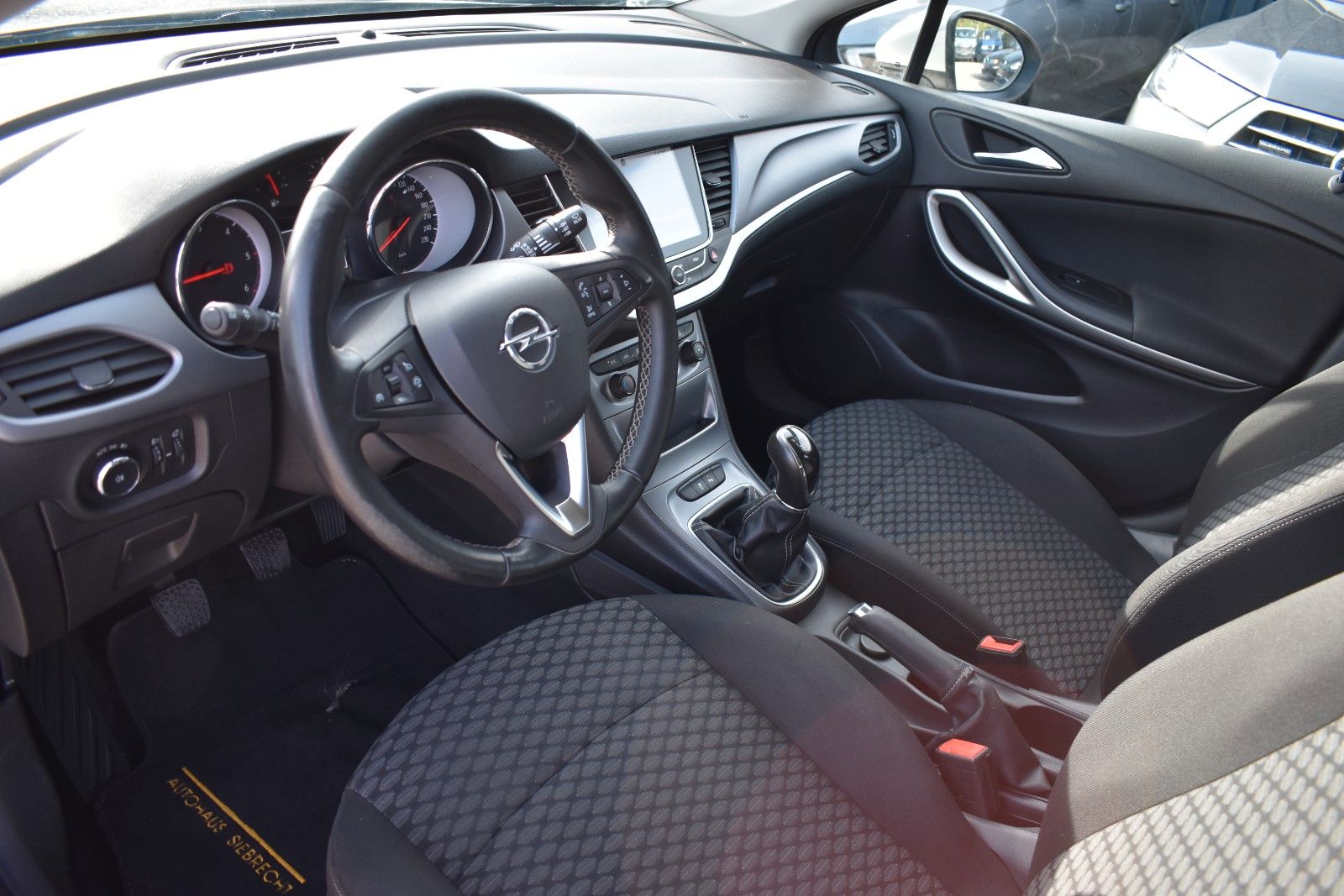 Fahrzeugabbildung Opel Astra K Sports Tourer Edition KLIMA/PDC/TEMPOMAT