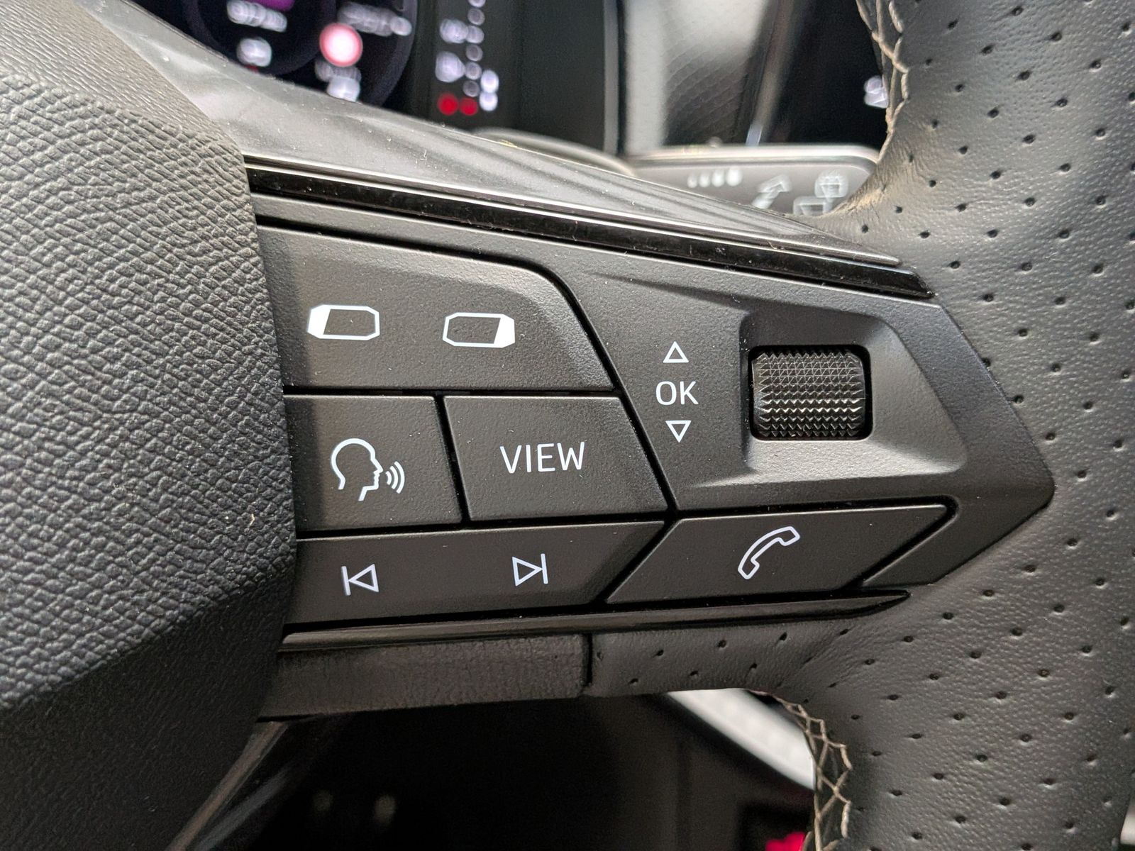 Fahrzeugabbildung SEAT Ibiza 1.5 TSI FR Black Edition ACC Cam SHz Pano