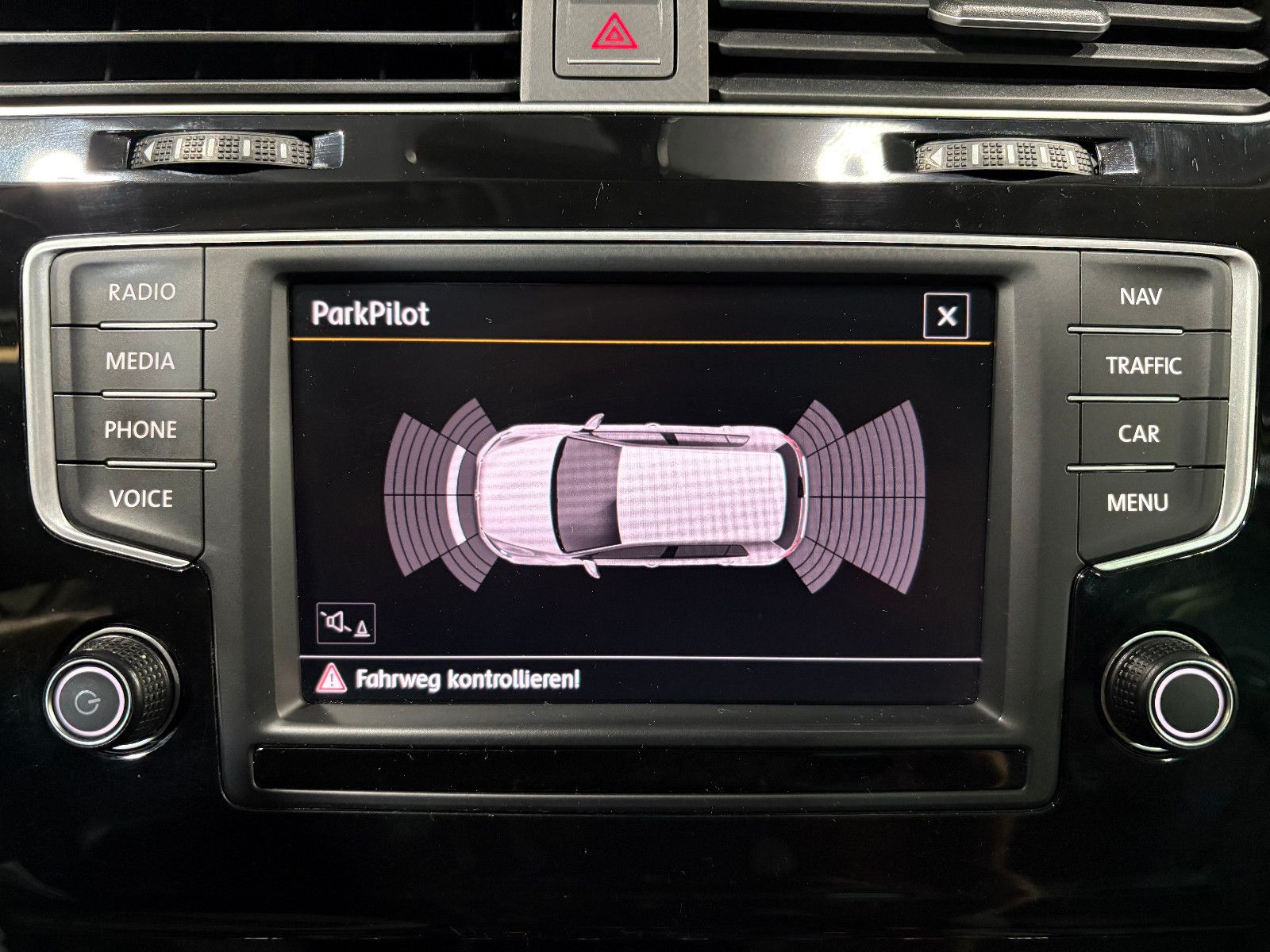 Fahrzeugabbildung Volkswagen Golf VII Lim. Allstar BMT/NAVI/PDC/SHZ/KLIMA/