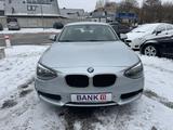 BMW 116i 3-trg./SHZ/PDC/BT/Navi/Klimaaut. - silberne BMW 116