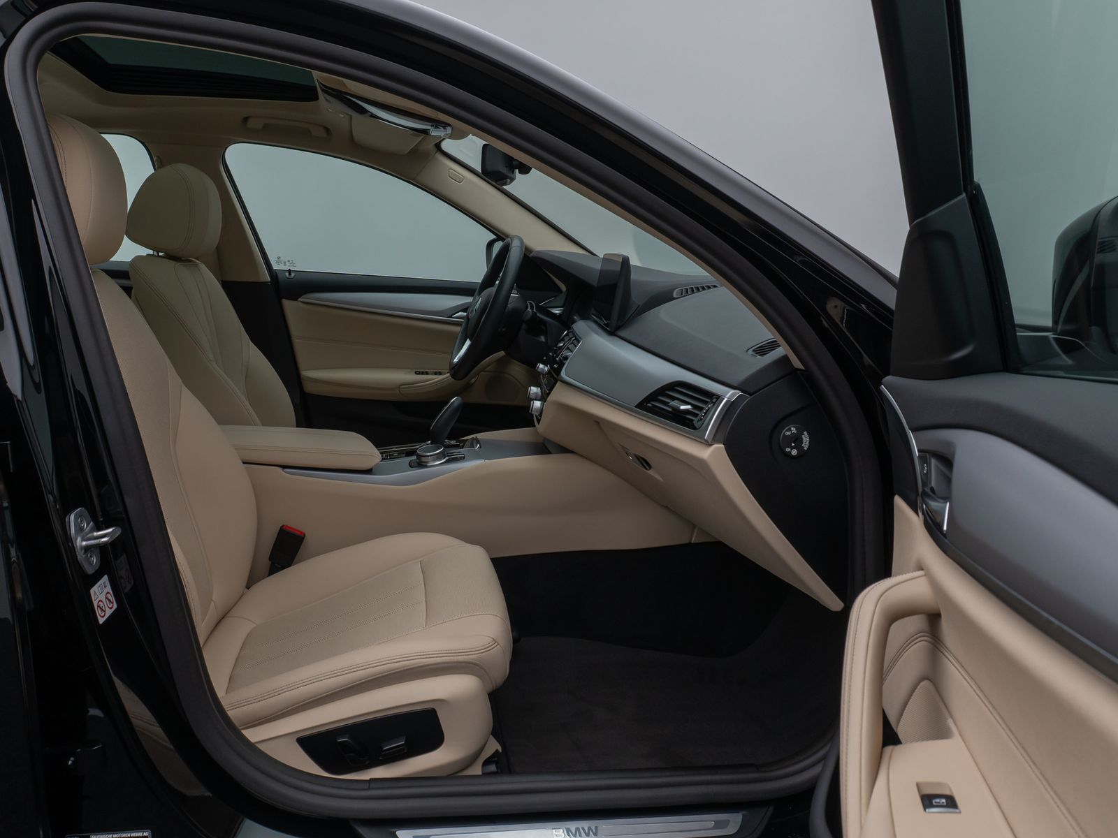 Fahrzeugabbildung BMW 530i Kamera Glasdach DAB Lenkrhzg Klima-4. Alarm