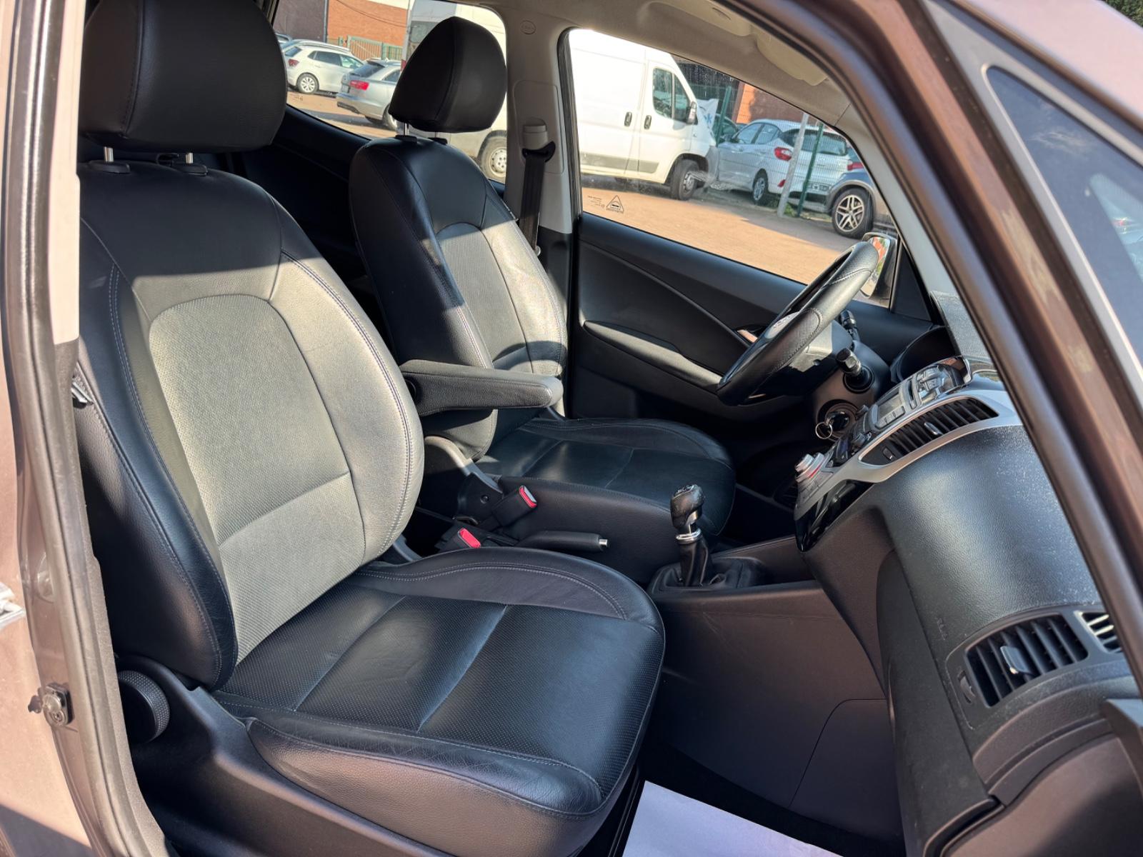 Hyundai ix20 2011 — photo 26