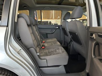 Volkswagen Touran Highline DSG *PANO*SHZ*NAVI*PDC*TEMPOMAT*