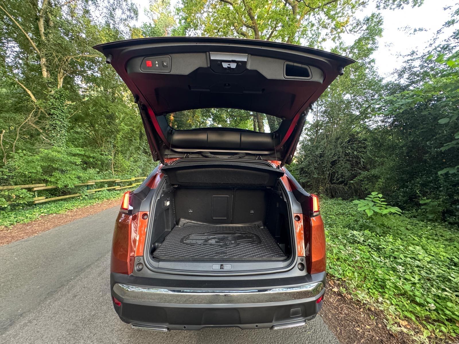 Peugeot 3008 GT*360°*SHZ*Navi*Automatik*Schiebedach
