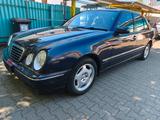 Mercedes-Benz Mercedes Benz; E-Klasse; 320 Benzin; Limou... - gebrauchte Mercedes-Benz E 320 aus dem Jahr 2001