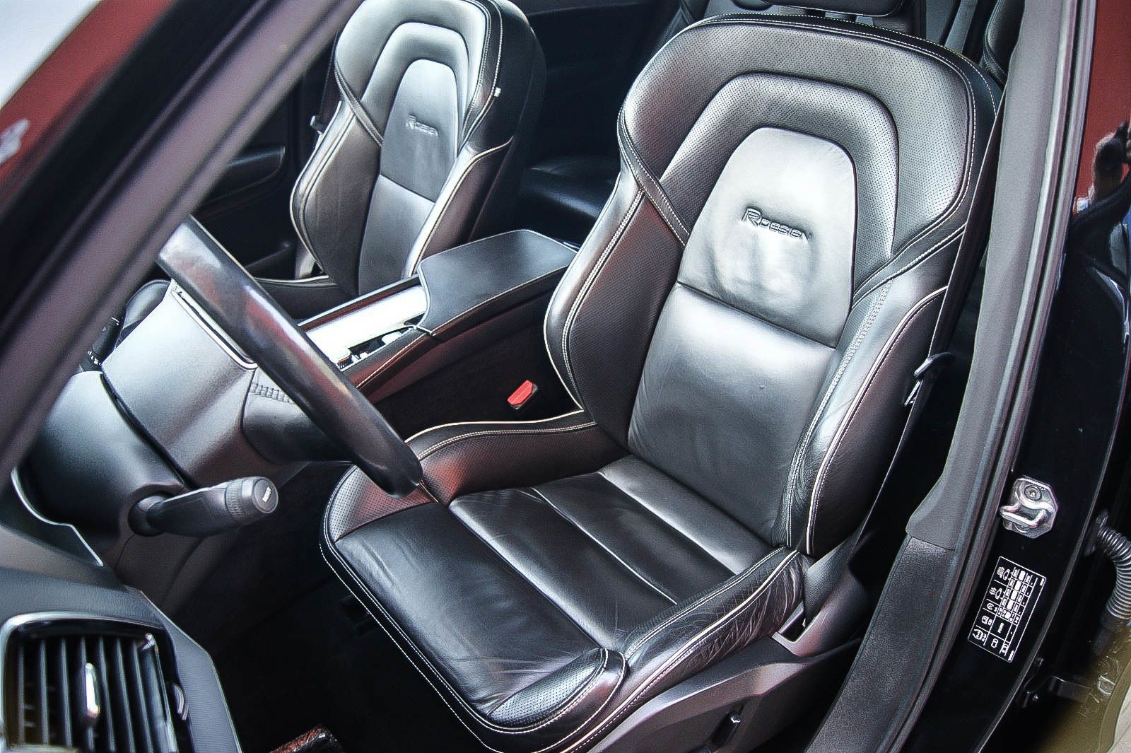 Fahrzeugabbildung Volvo XC90 T8 Hybrid R-DESIGN AWD 22-ZOLL STANDHEIZUNG