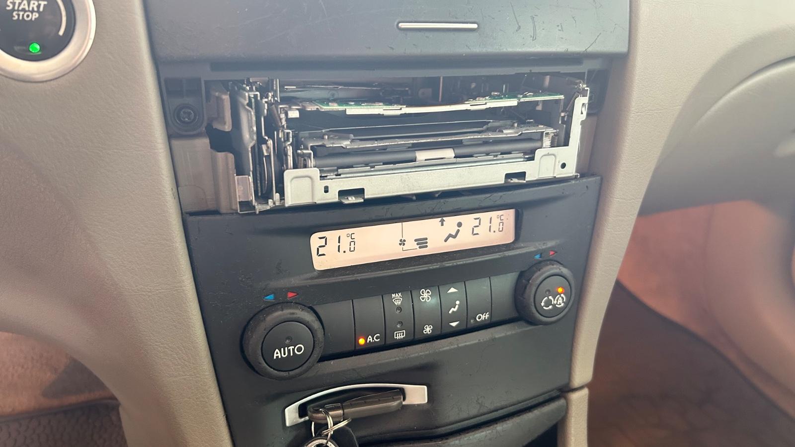 Renault Laguna 2006 — photo 16