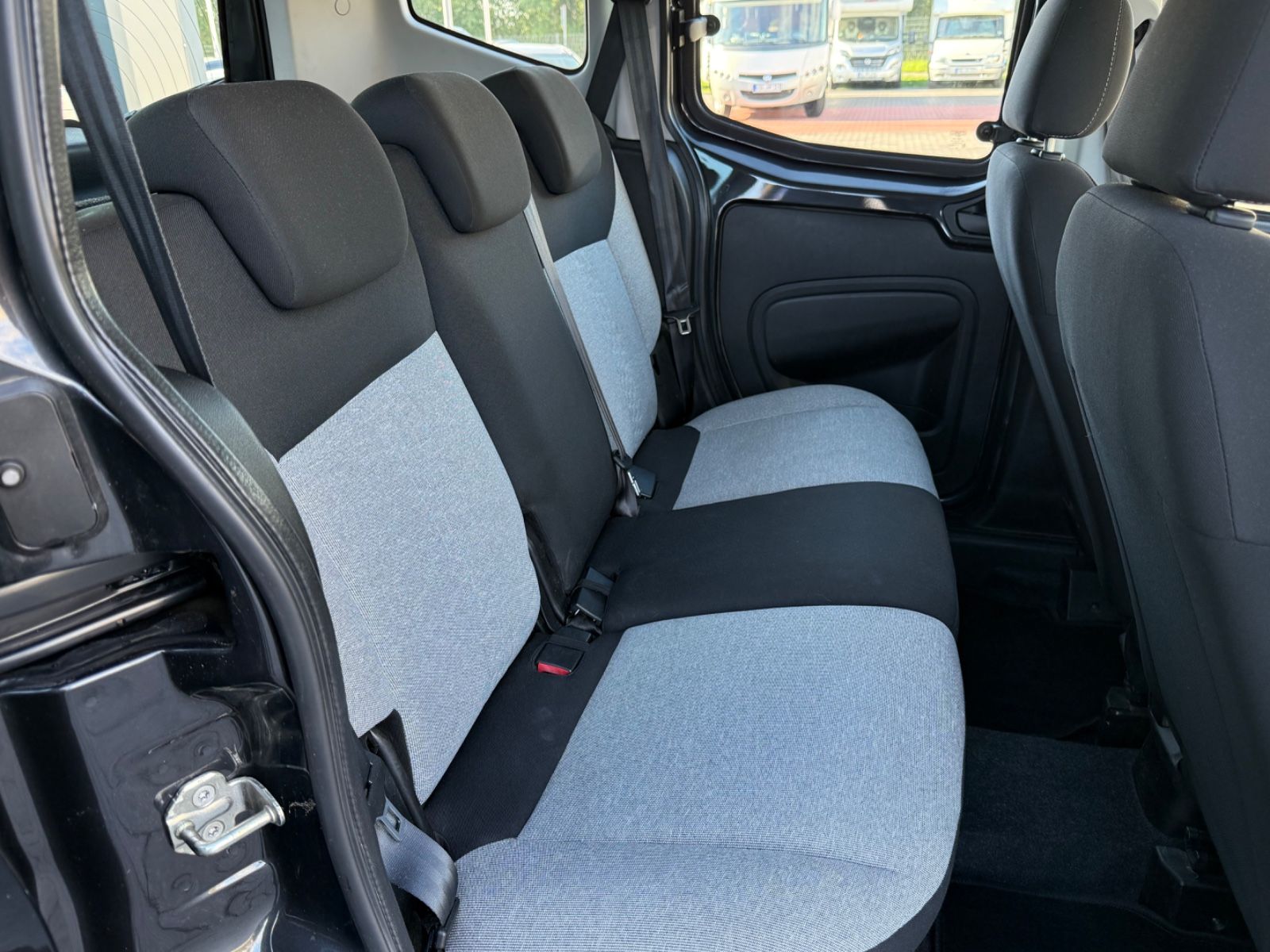 Fahrzeugabbildung Fiat Qubo Lounge KLIMAANLAGE SITZHEIZUNG PDC