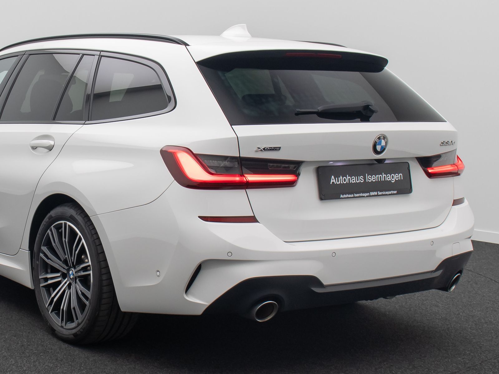 Fahrzeugabbildung BMW 330e xD M Sport DAB Laser AHK HUD Kamera Alarm