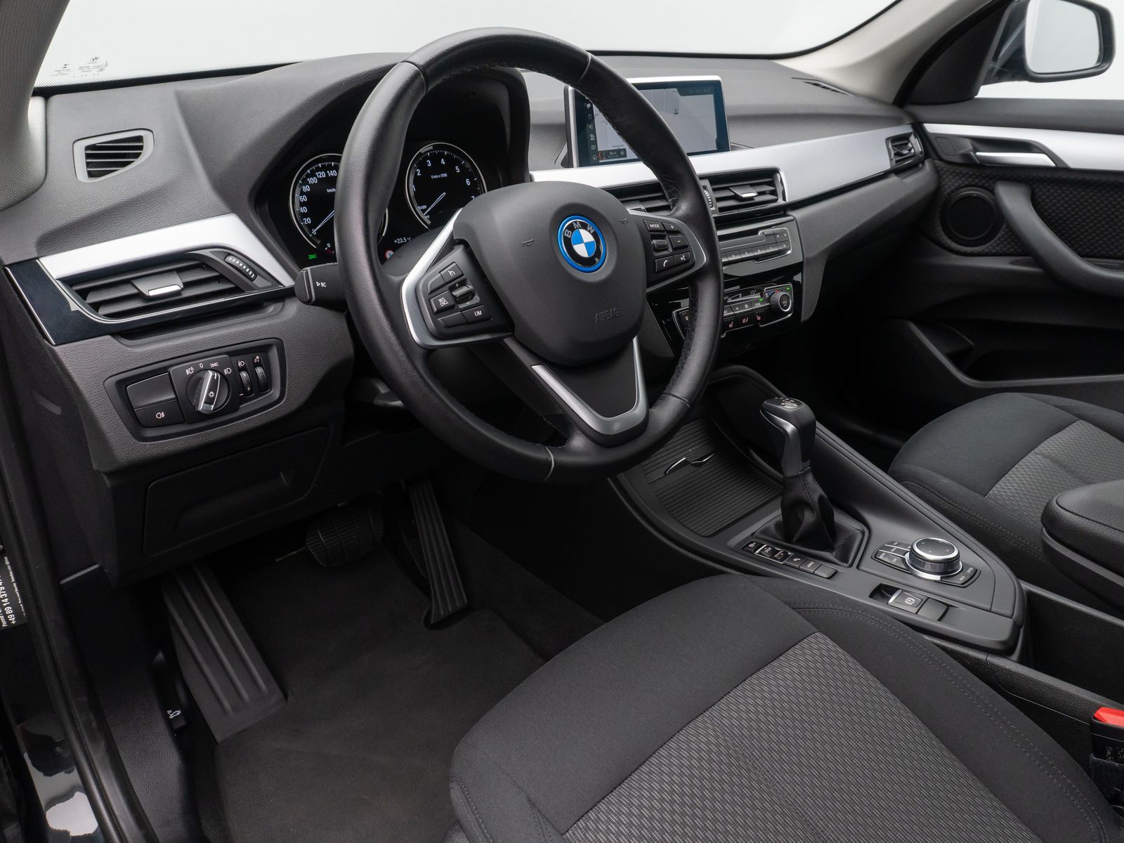 Fahrzeugabbildung BMW X1 xD25e DAB Navi ParkAssist Lordos Geschwindig