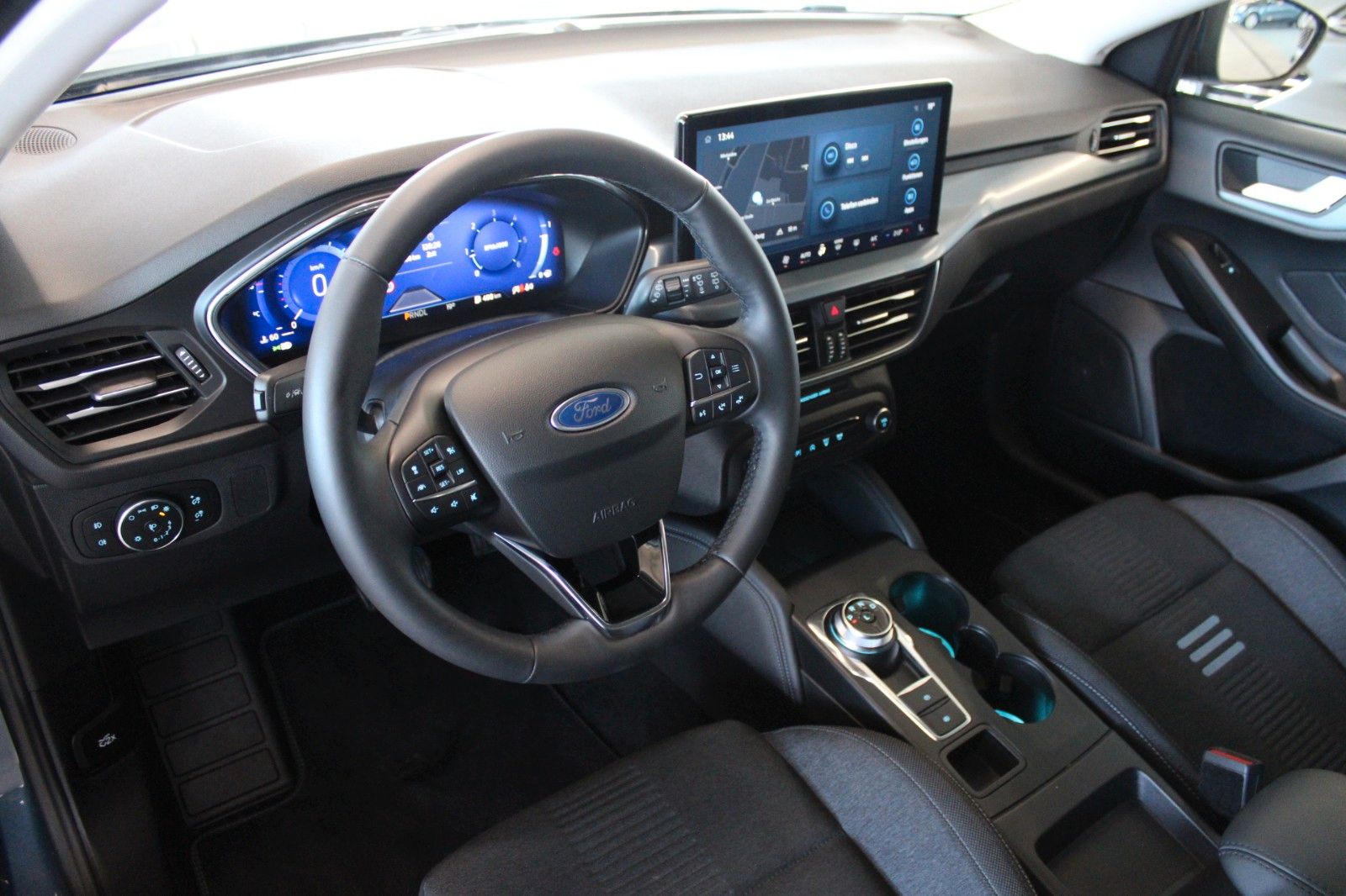 Fahrzeugabbildung Ford Focus Active X Turnier Automatik LED NAVI CAM