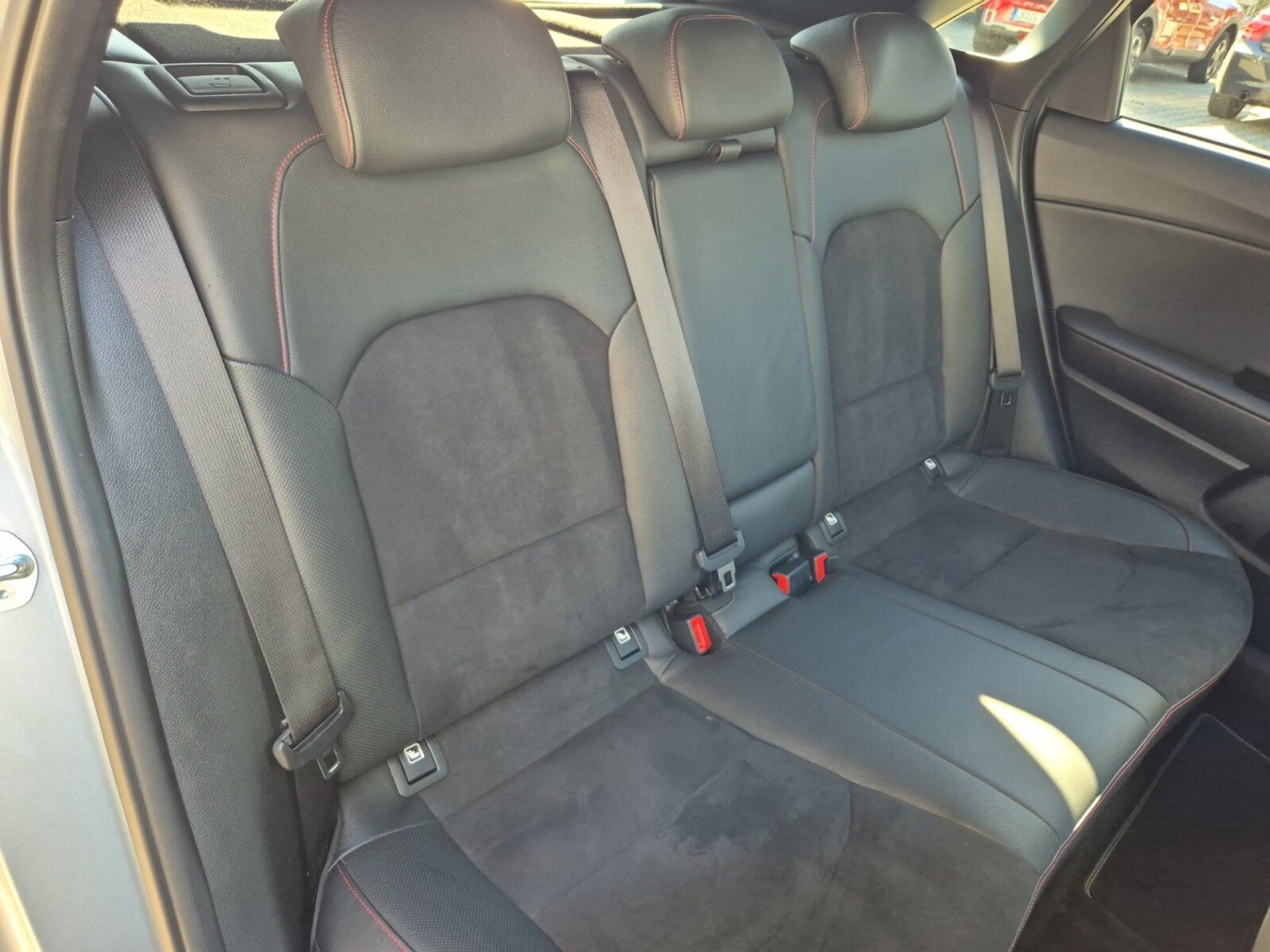 Fahrzeugabbildung Kia Ceed 1.6T-GDI GT KOMFORT-PAKET GLASDACH