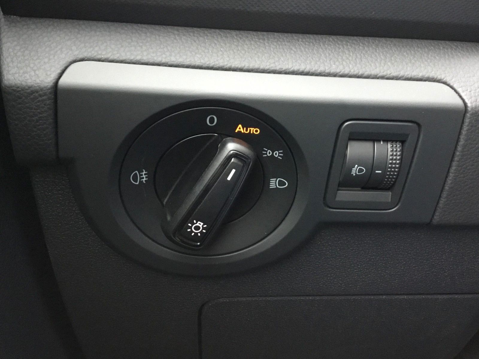 Fahrzeugabbildung Volkswagen T-Cross 1.0 TSI Life+Sitzheizung+LED+16" GJR