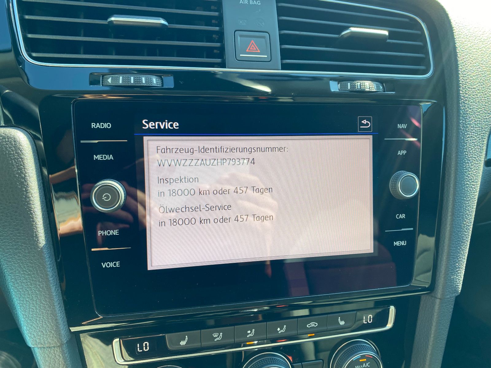 Fahrzeugabbildung Volkswagen Golf VII Variant Highline TSI DSG ACC LED Kamera