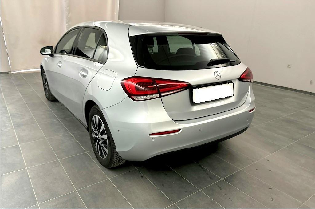 Mercedes-Benz A 200d LED NAVI AHK SHZG PDC DSG