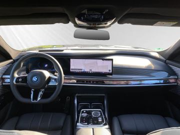 BMW 750 - 11