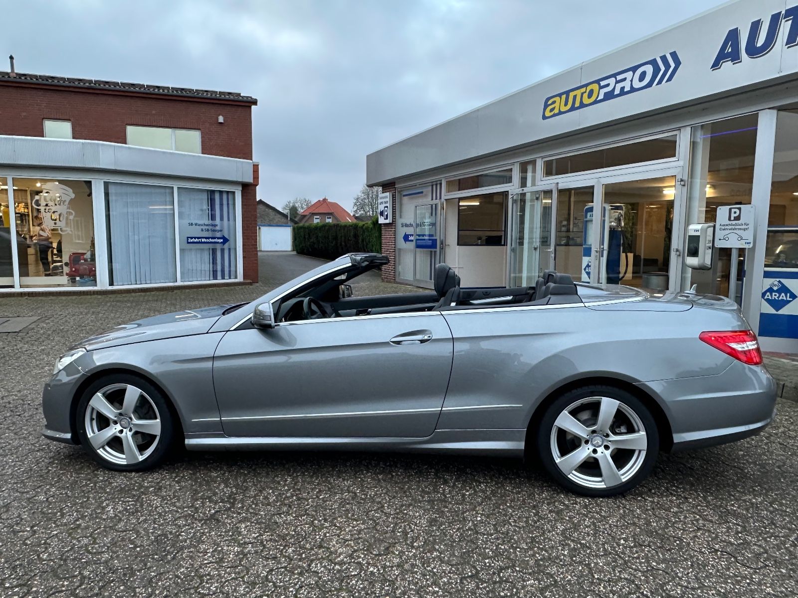 Fahrzeugabbildung Mercedes-Benz E 220 CDI Cabrio AMG BiXenon/AirScarf/Navi/Leder