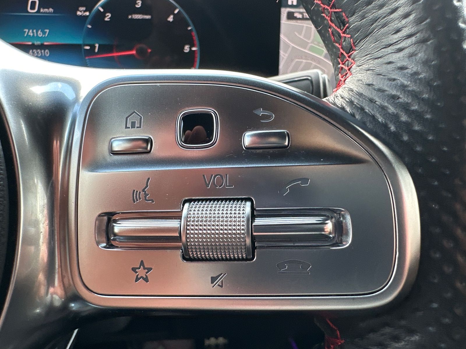 Fahrzeugabbildung Mercedes-Benz GLB 220d AMG Line NAV+AHK+360GRAD+SHZ+MEMORY