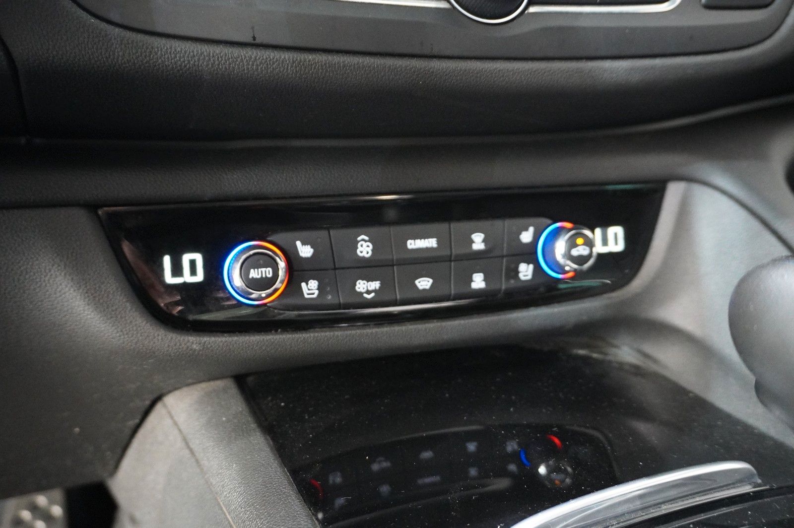 Fahrzeugabbildung Opel Insignia B ST 2.0D GSi 4X4 NAVI/LED/HUD/PANO/AHK