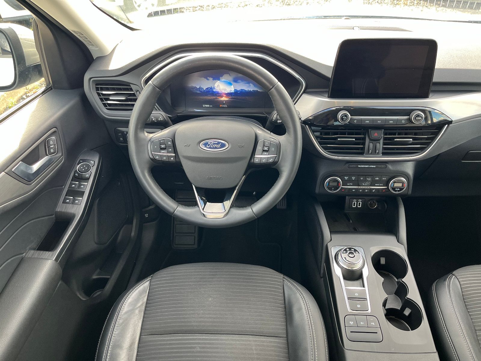 Fahrzeugabbildung Ford Kuga Plug-In Hybrid Titanium X*Navi Teilleder