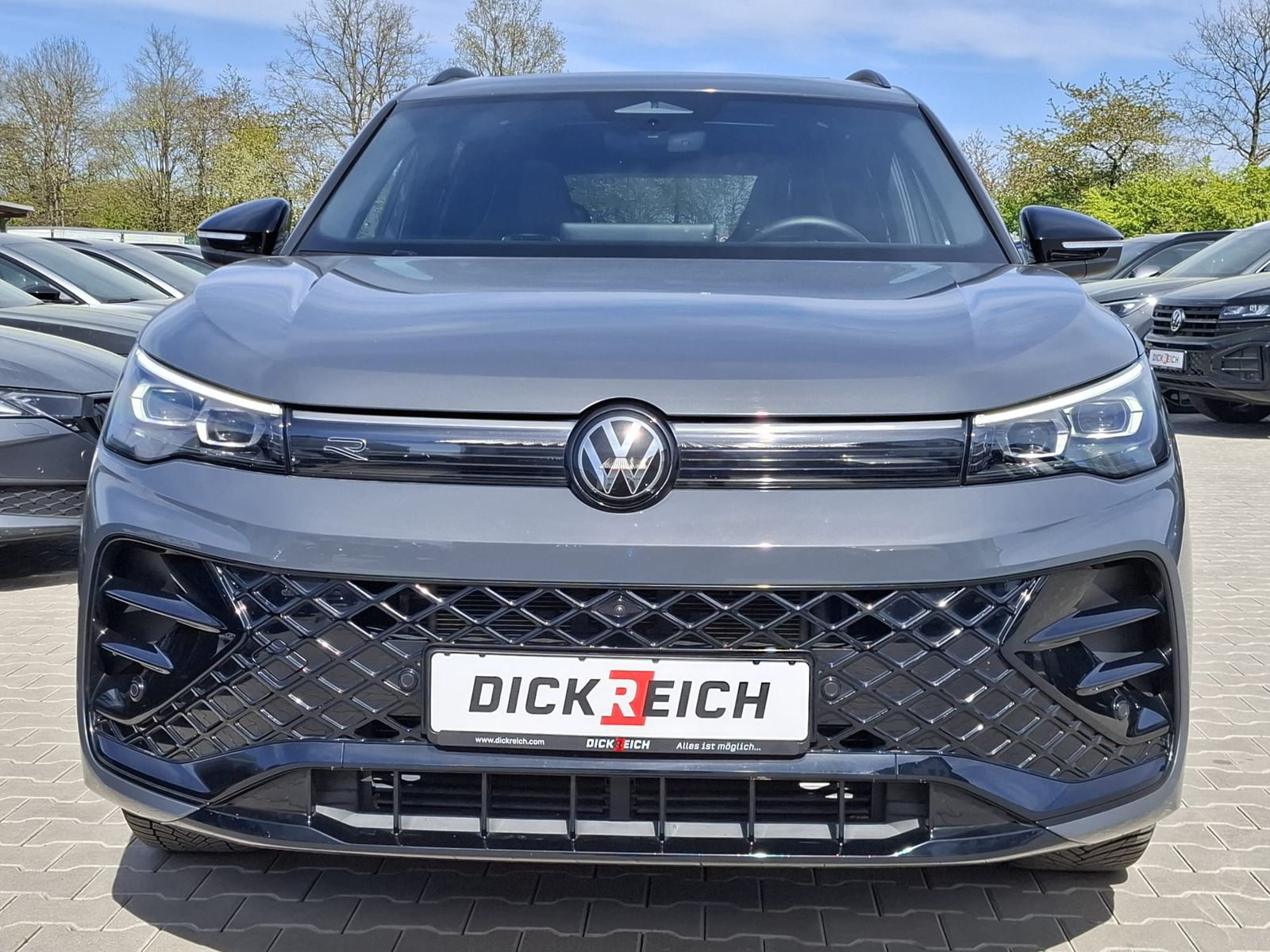 Fahrzeugabbildung Volkswagen Tiguan 2.0 TDI R-Line 4M Pano*Black*Matrix*AHK