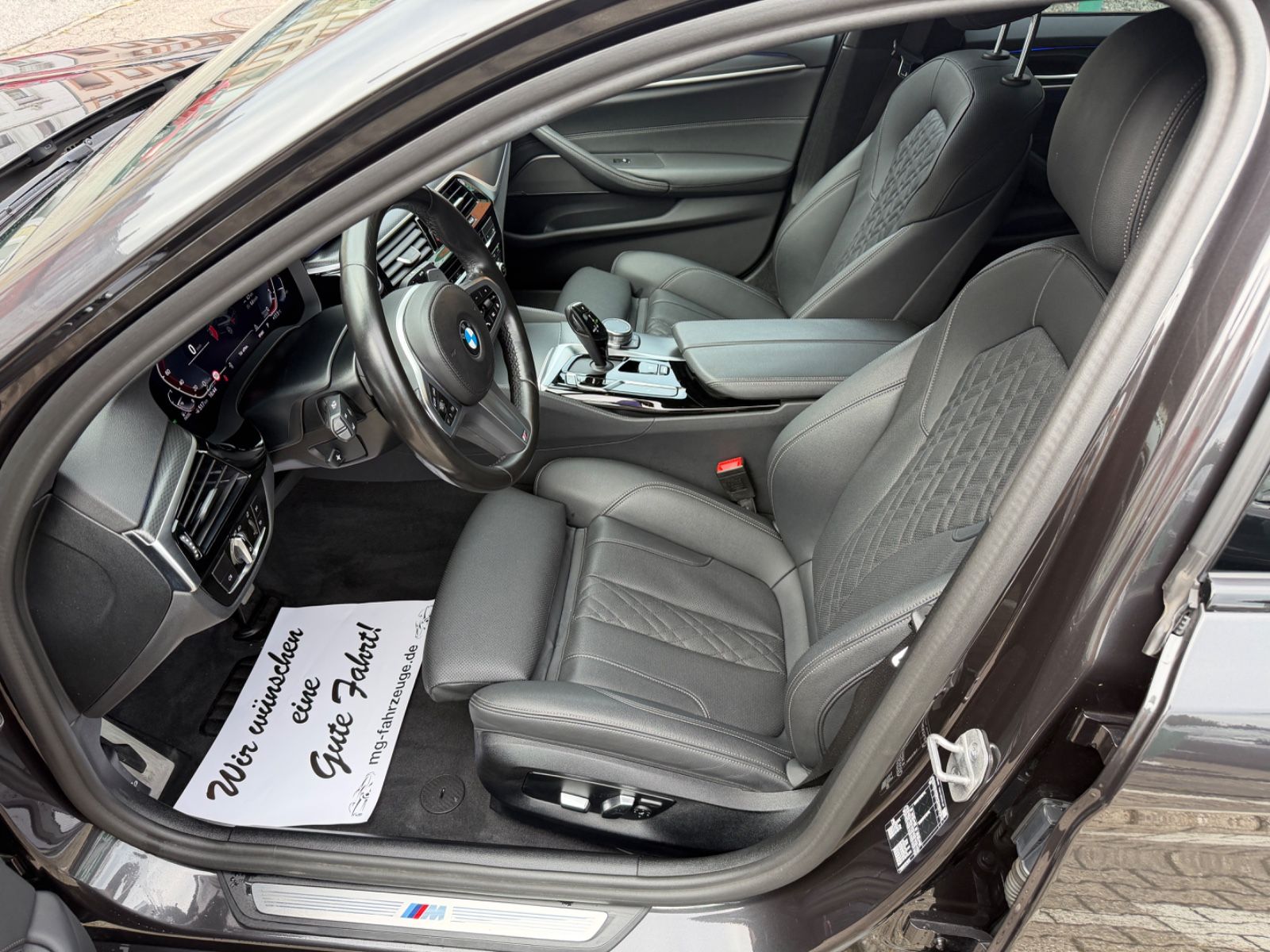 Fahrzeugabbildung BMW 520d Touring M SPORT LASER HUD KAMERA AHK LEDER