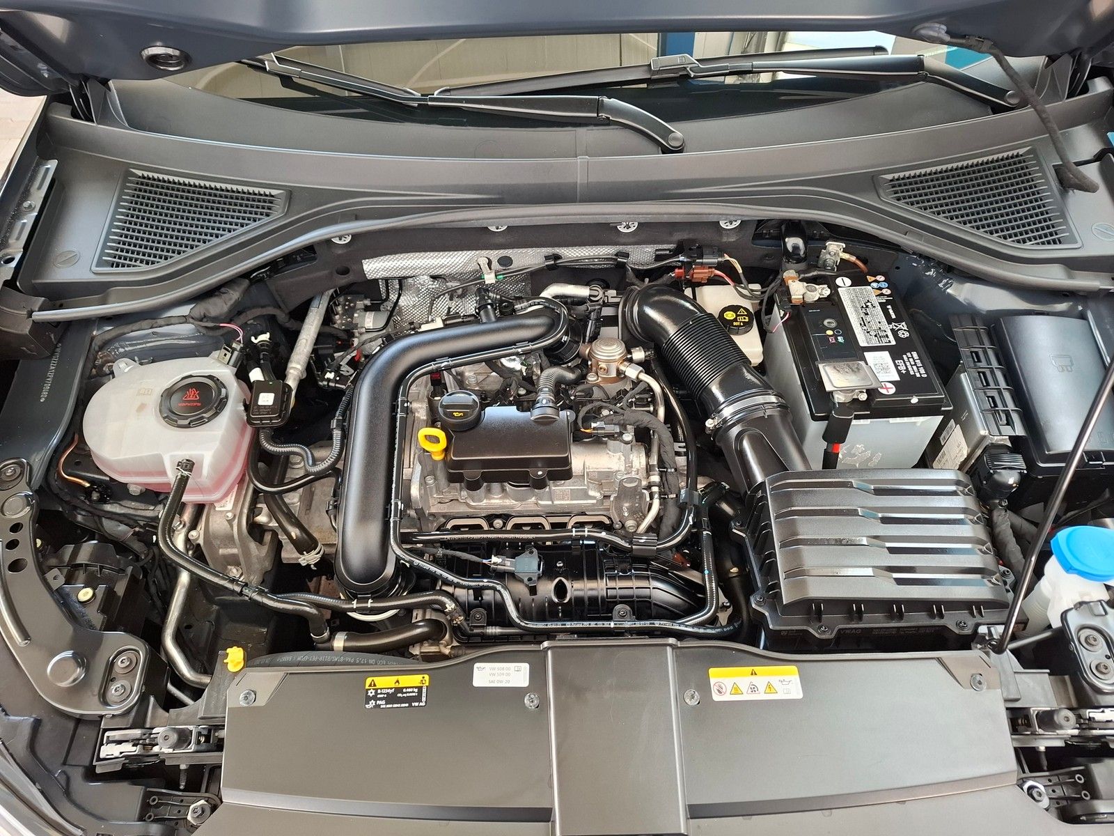 Fahrzeugabbildung Volkswagen T-Roc Life 1.0 TSI +Navi+Abg.Heckscheiben+Sitzh.