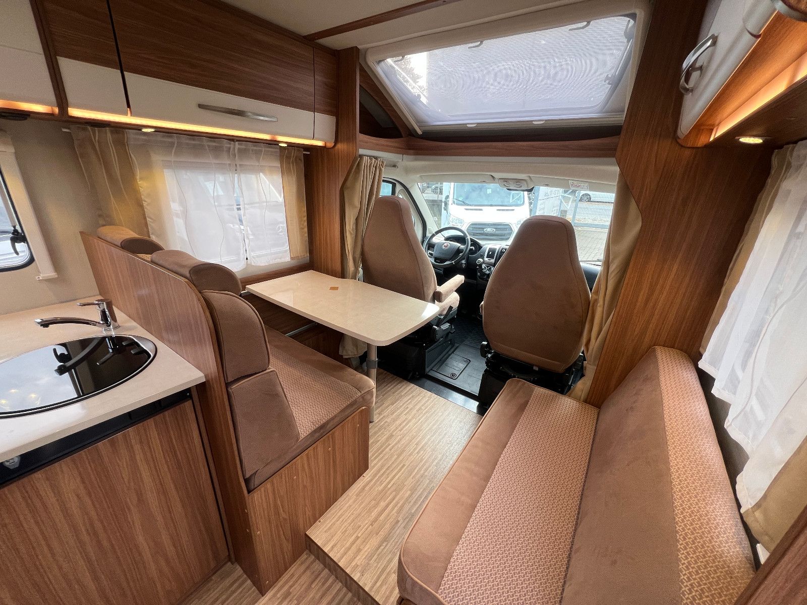Fahrzeugabbildung Carado T 348 FIAT DUCATO 150 PS *1.HAND*DACHKLIMA*