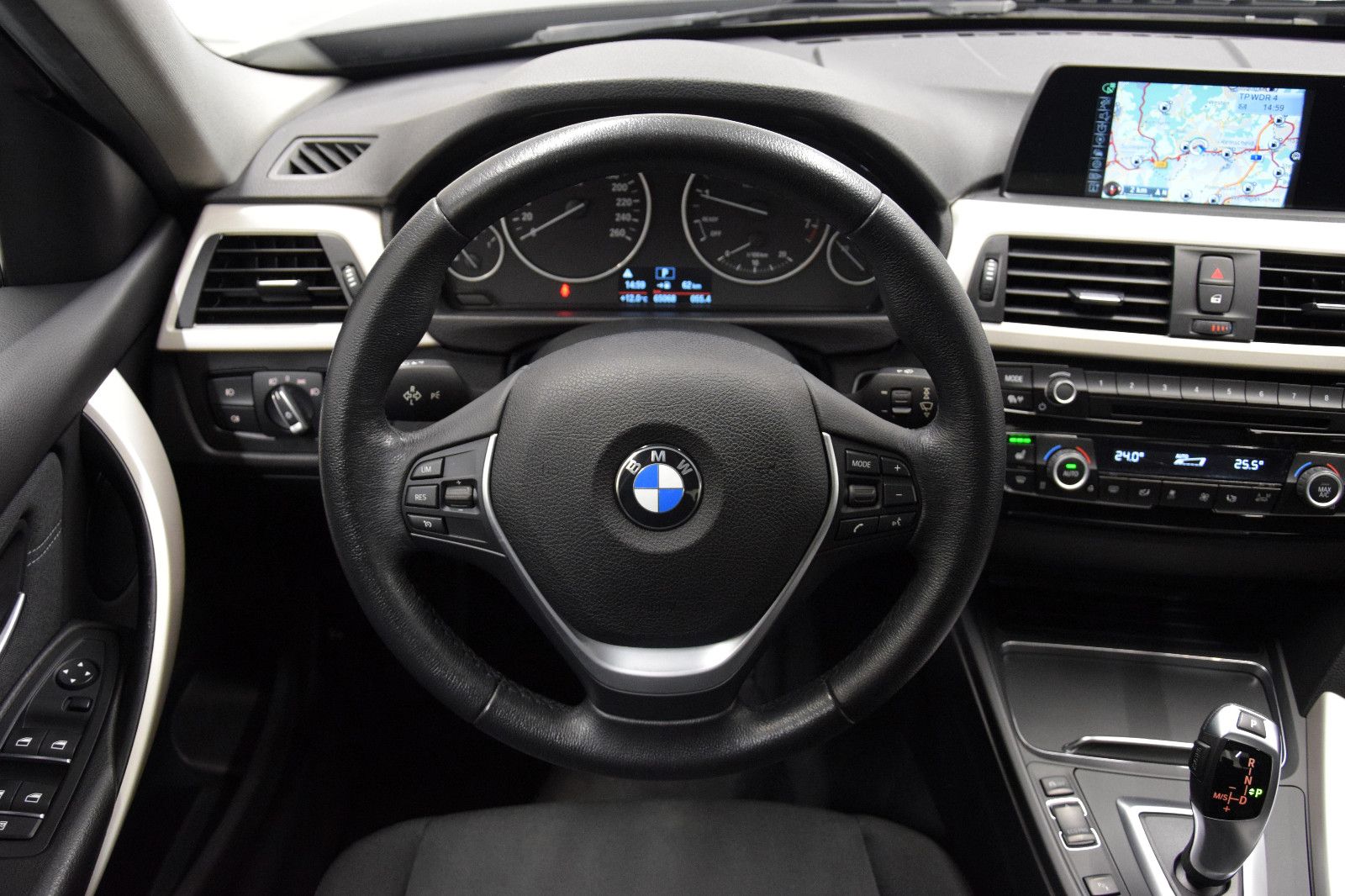 Fahrzeugabbildung BMW 318i Advantage Automatik Klima Alu PDC Navigatio