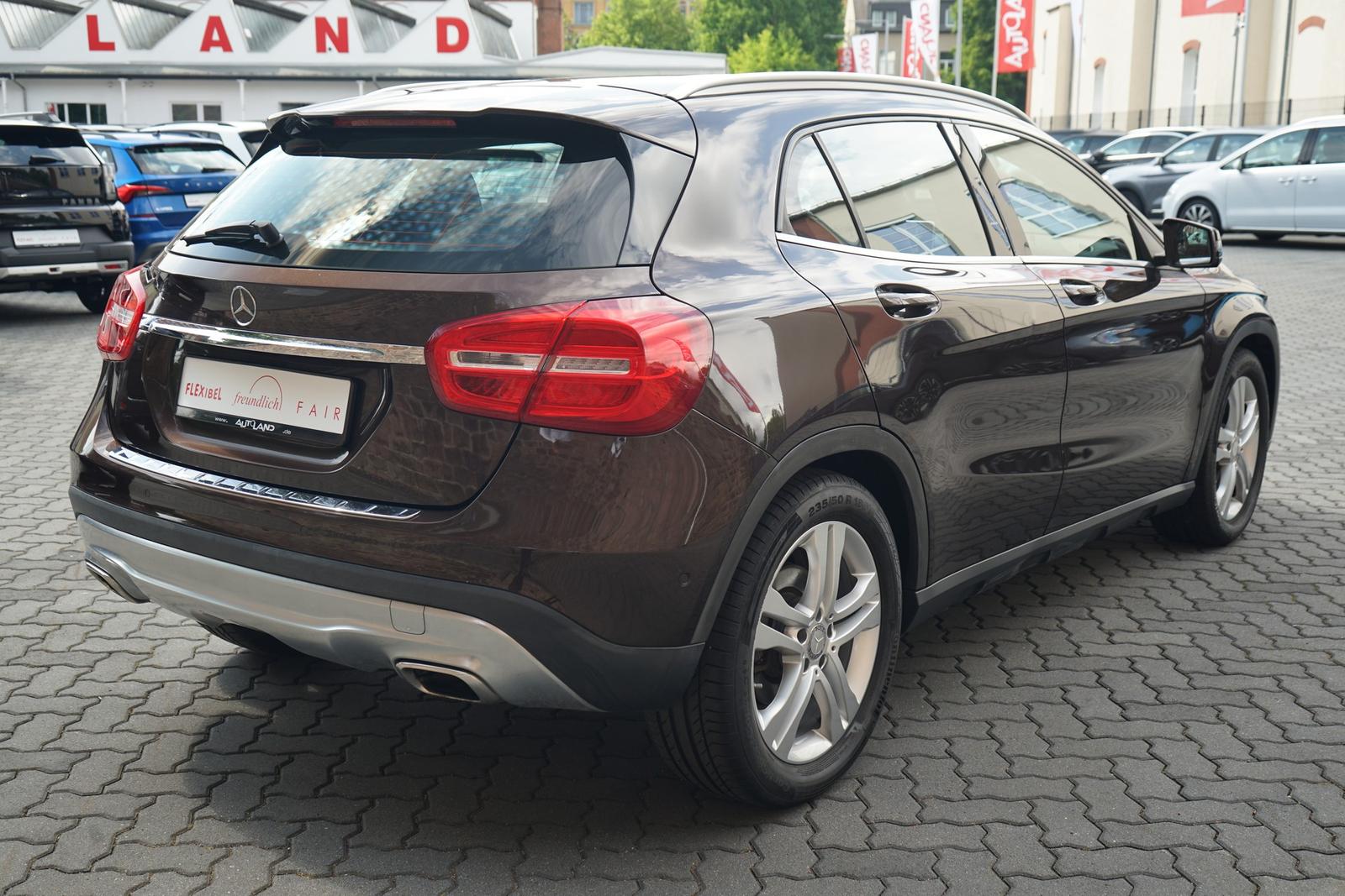 Mercedes-Benz GLA 200 Standard Bi-Xenon Sitzheizung Kamera PDC