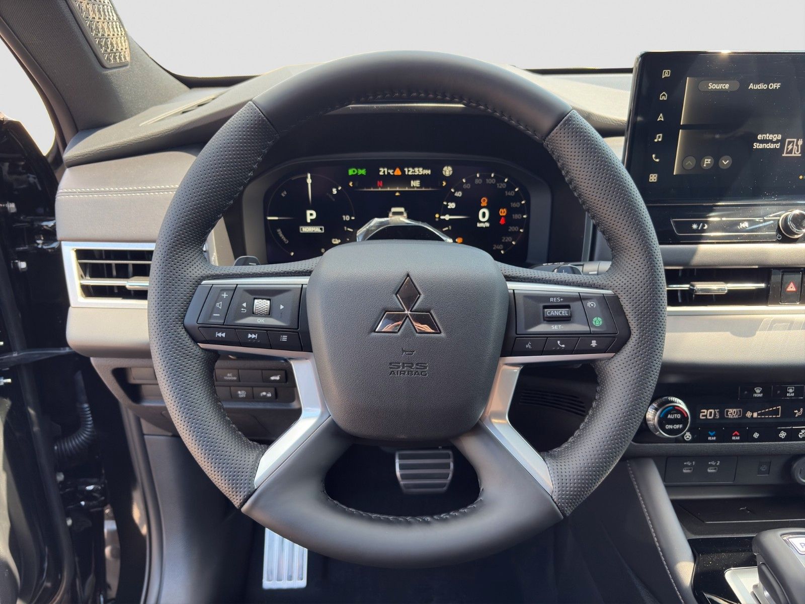 Fahrzeugabbildung Mitsubishi Outlander 2.4 PHEV 4WD LUXURY BLACK AKTIONSPREIS