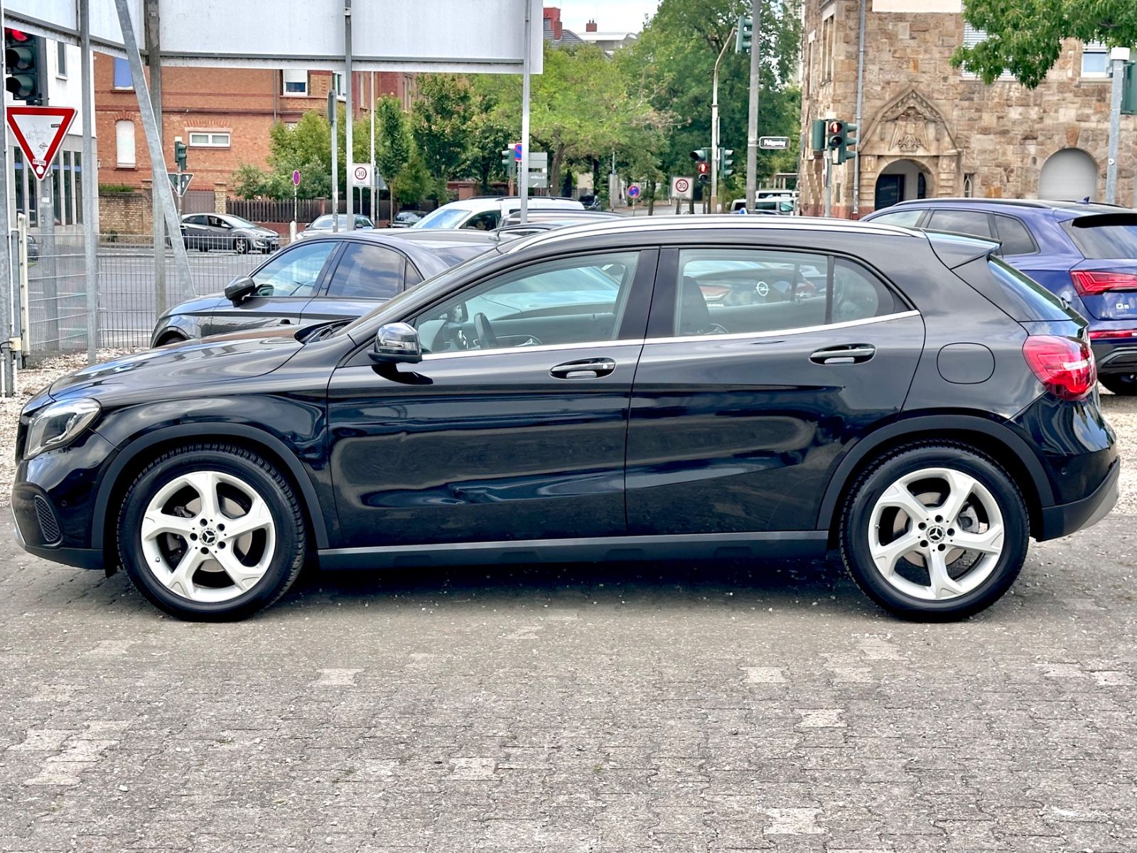 Fahrzeugabbildung Mercedes-Benz GLA 200 d URBAN*AUTOM+MOD.2020+18LM*