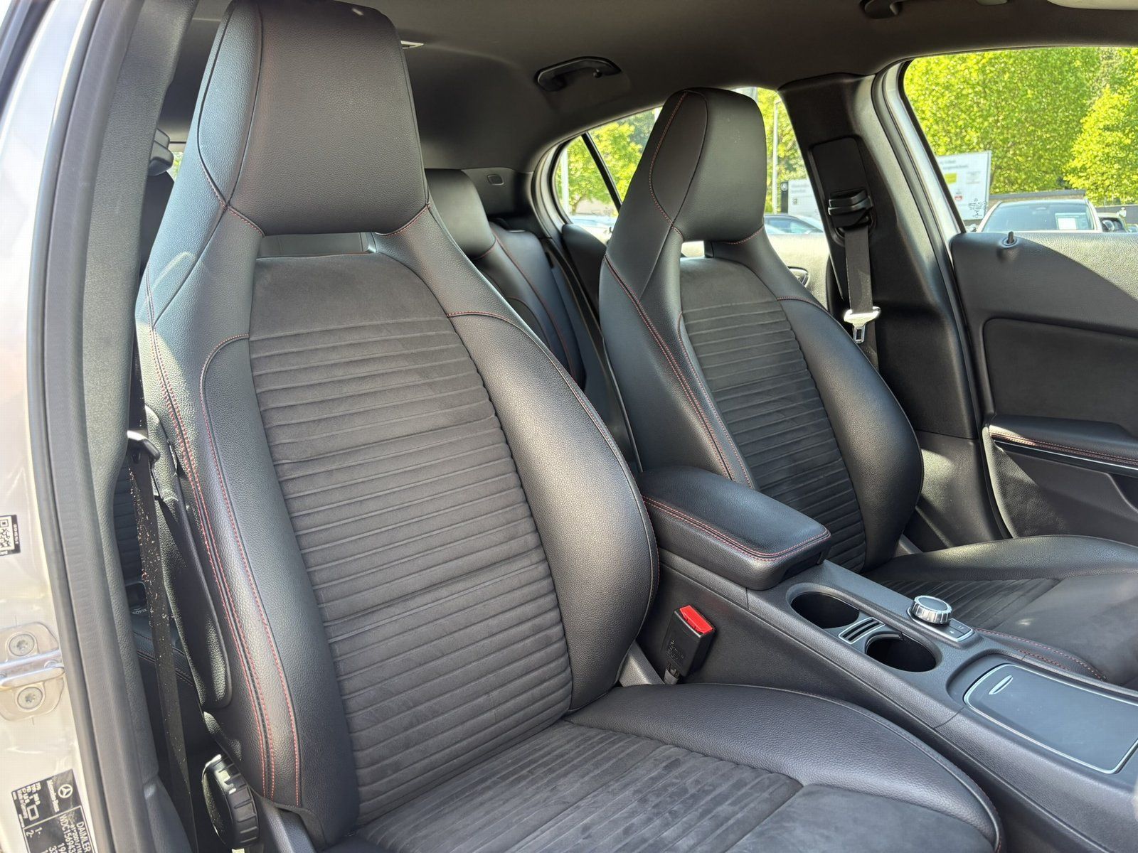 Fahrzeugabbildung Mercedes-Benz GLA 200 AMG*LED*DIGITALES-RADIO*NAVI*CD-PLAYER*