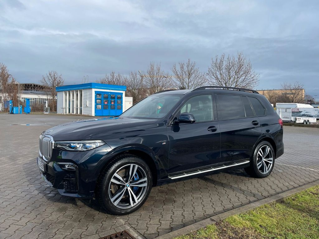 Image of BMW X7
