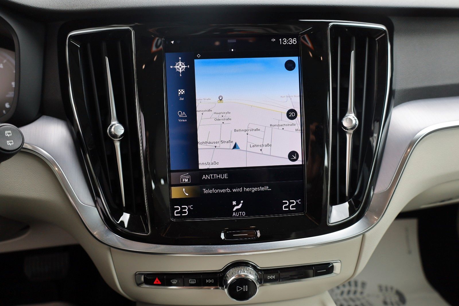Fahrzeugabbildung Volvo V60 Kombi Momentum Pro T.Leder,Navi,LED,IntelliS