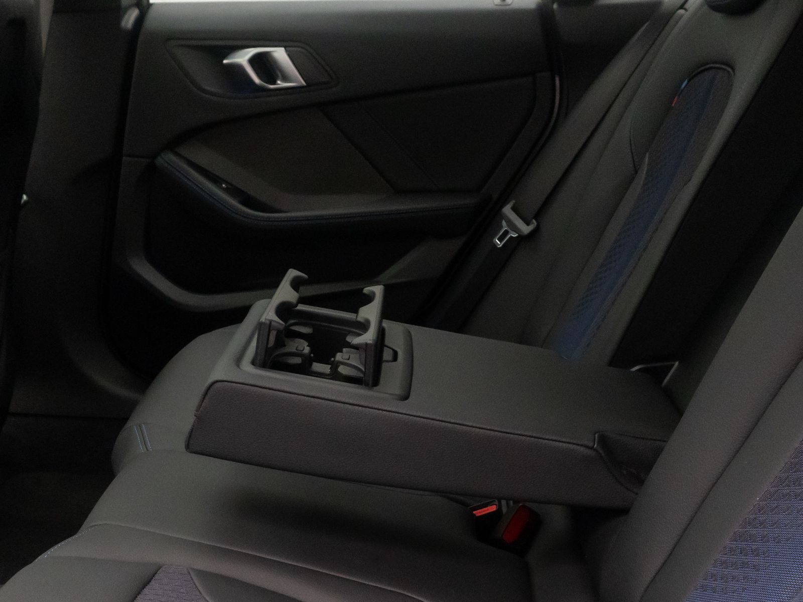 Fahrzeugabbildung BMW 218i Gran Coupé M Sport Kamera DAB HUD Panorama