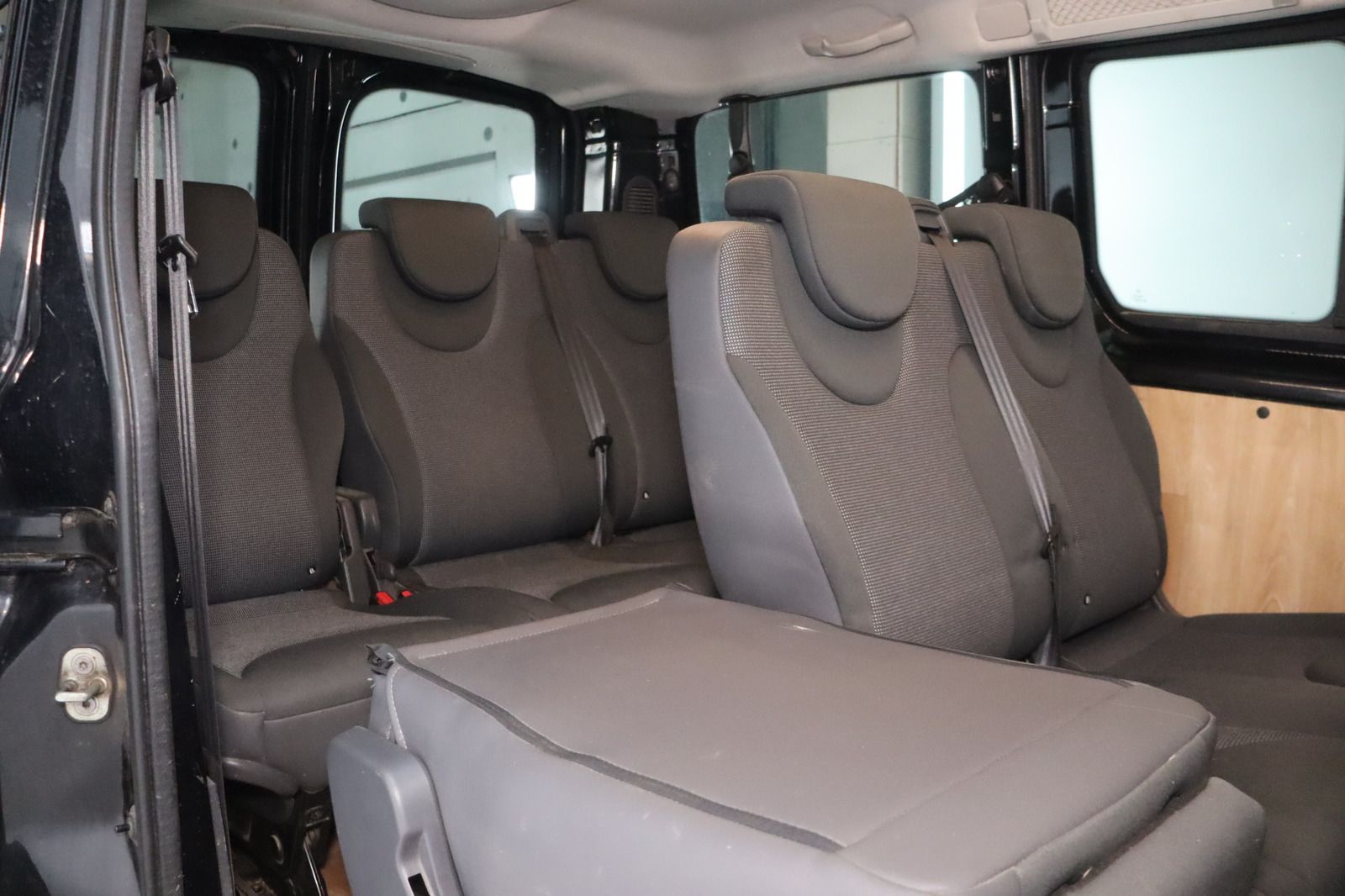 Fahrzeugabbildung Peugeot Expert Tepee 1.6HDI COOL 8 Sitzer
